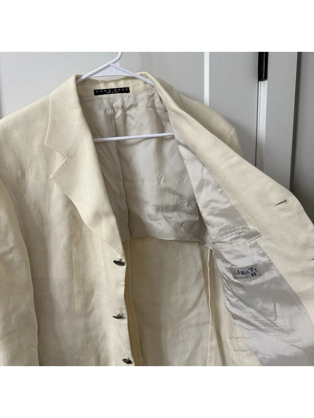 Vintage Hugo Boss Linen Blazer 40R Made Italy Cream Banco Peru Crest Buttons
